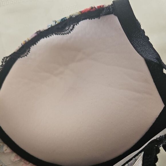 Victoria's Secret Pink and Black Floral Push-Up Bra - Picture 13 of 16